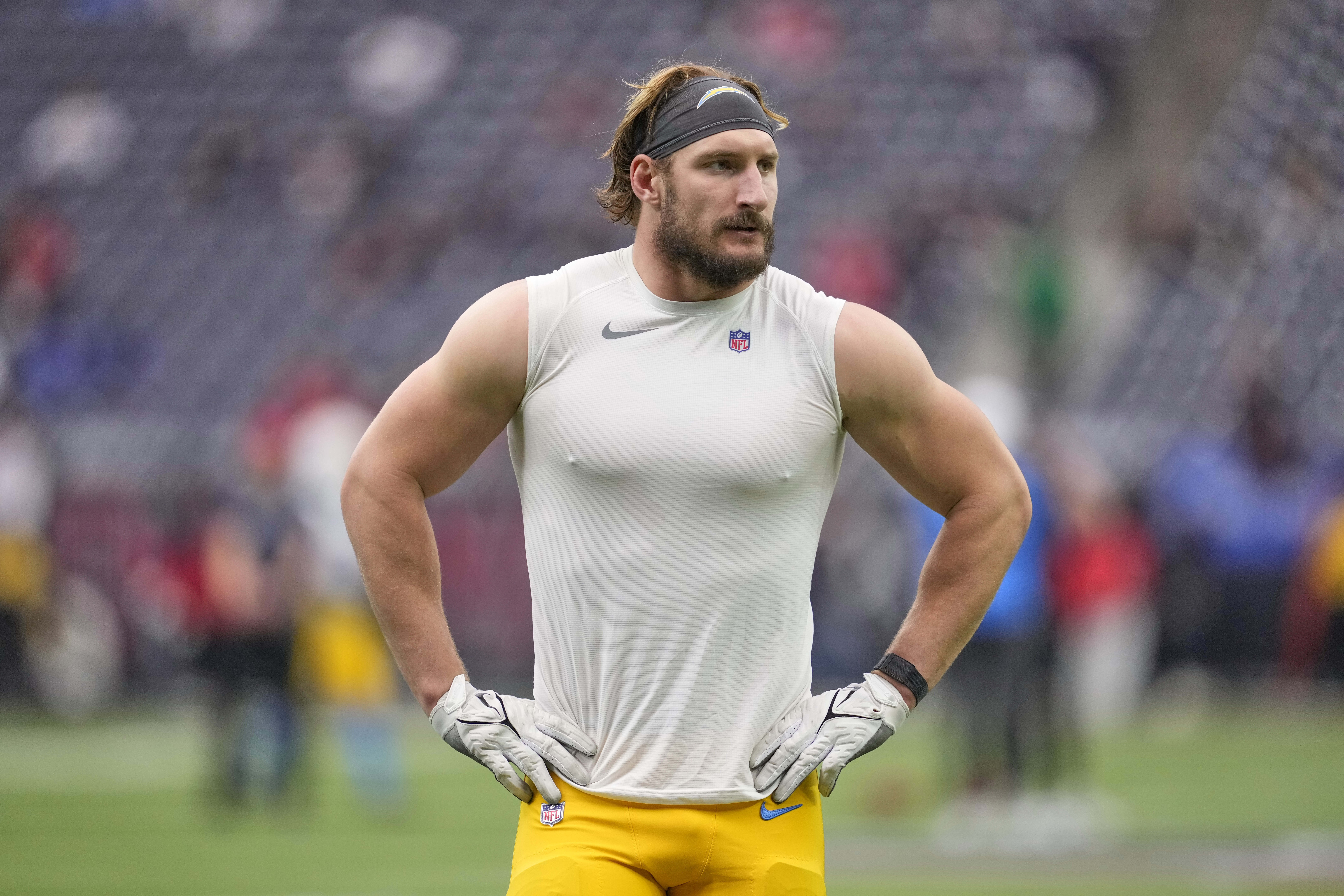 Chargers_Texans_Football_25011751608218.jpg