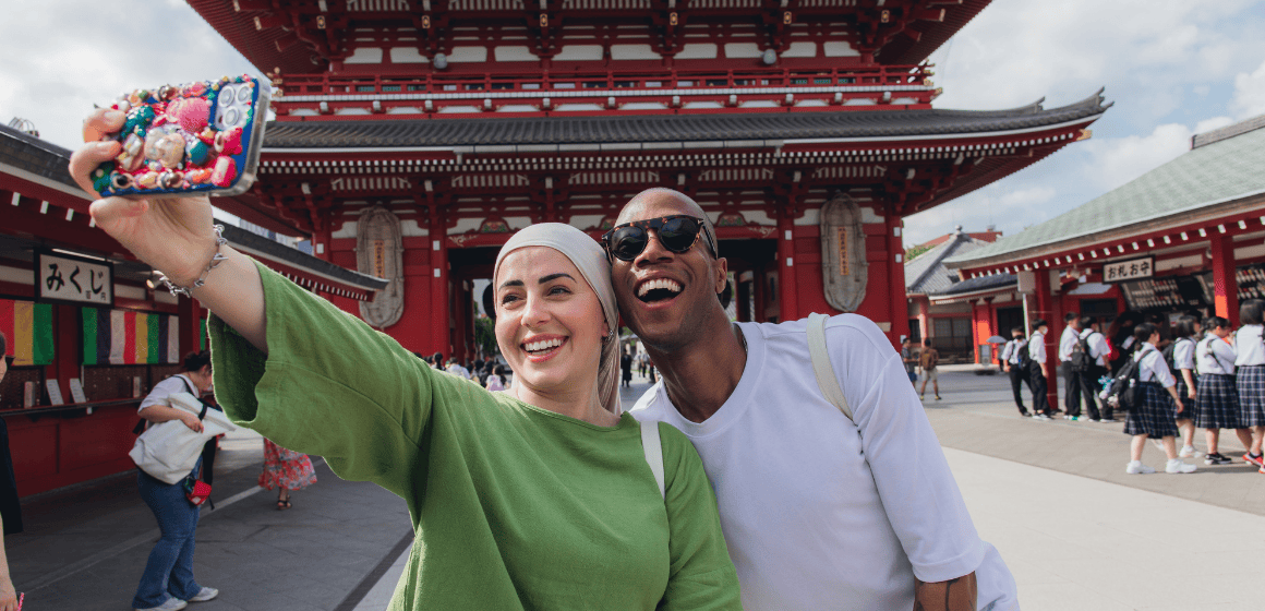 Couple-travelling-in-Japan---The-Adventure-People.png