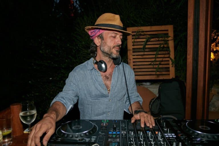 Hour of Light: Ahu with Baris K