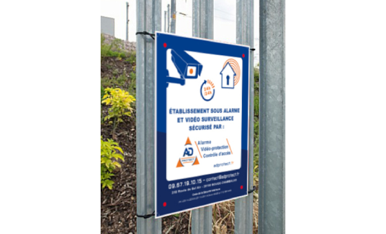 Panneau publicitaire Akilux léger et résistant aux intempéries