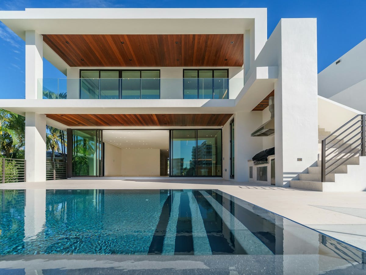 Sunlit Villa with Heated Pool in St. Petersburg