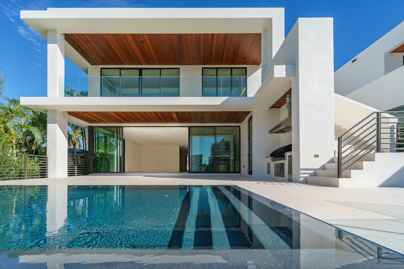 Sunlit Villa with Heated Pool in St. Petersburg photo 2
