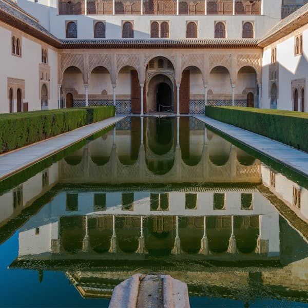 A different perspective of the Alhambra's main gallery image
