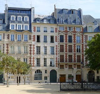 The "Île de la Cité", Between Parisian Charm and History's gallery image