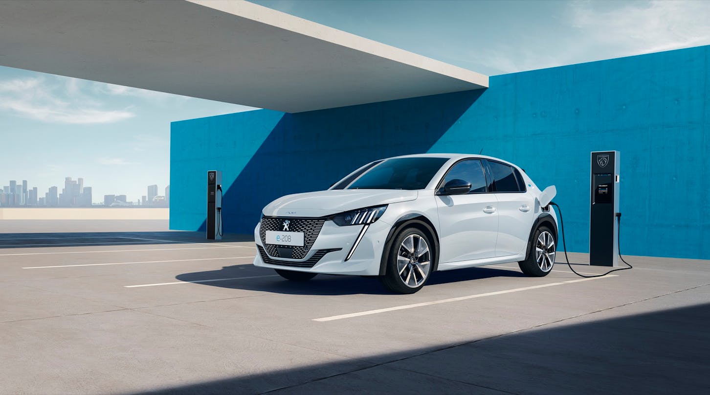 Ein Peugeot e-208.
