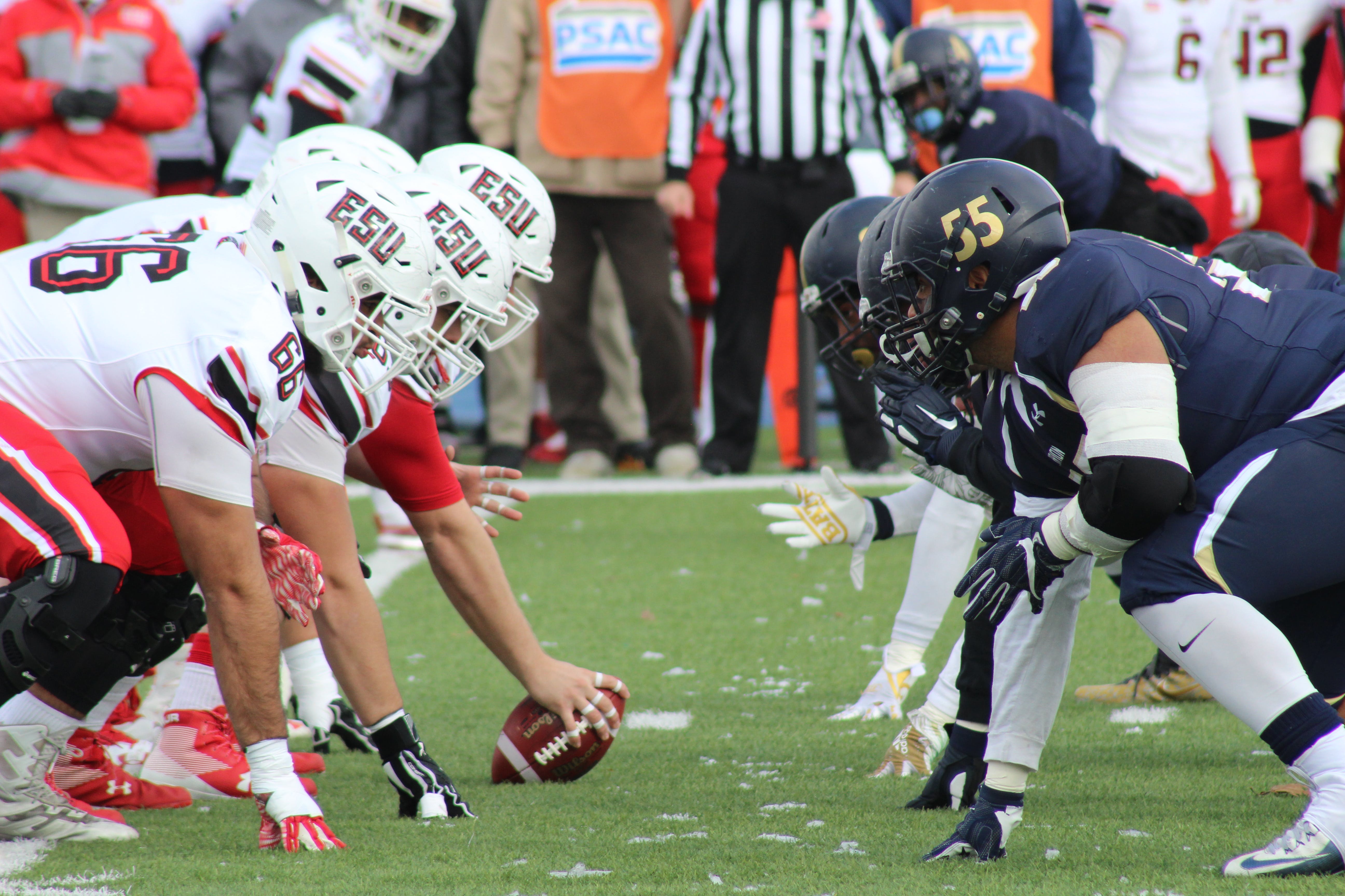 How Do NFL and CFL Betting Odds Work