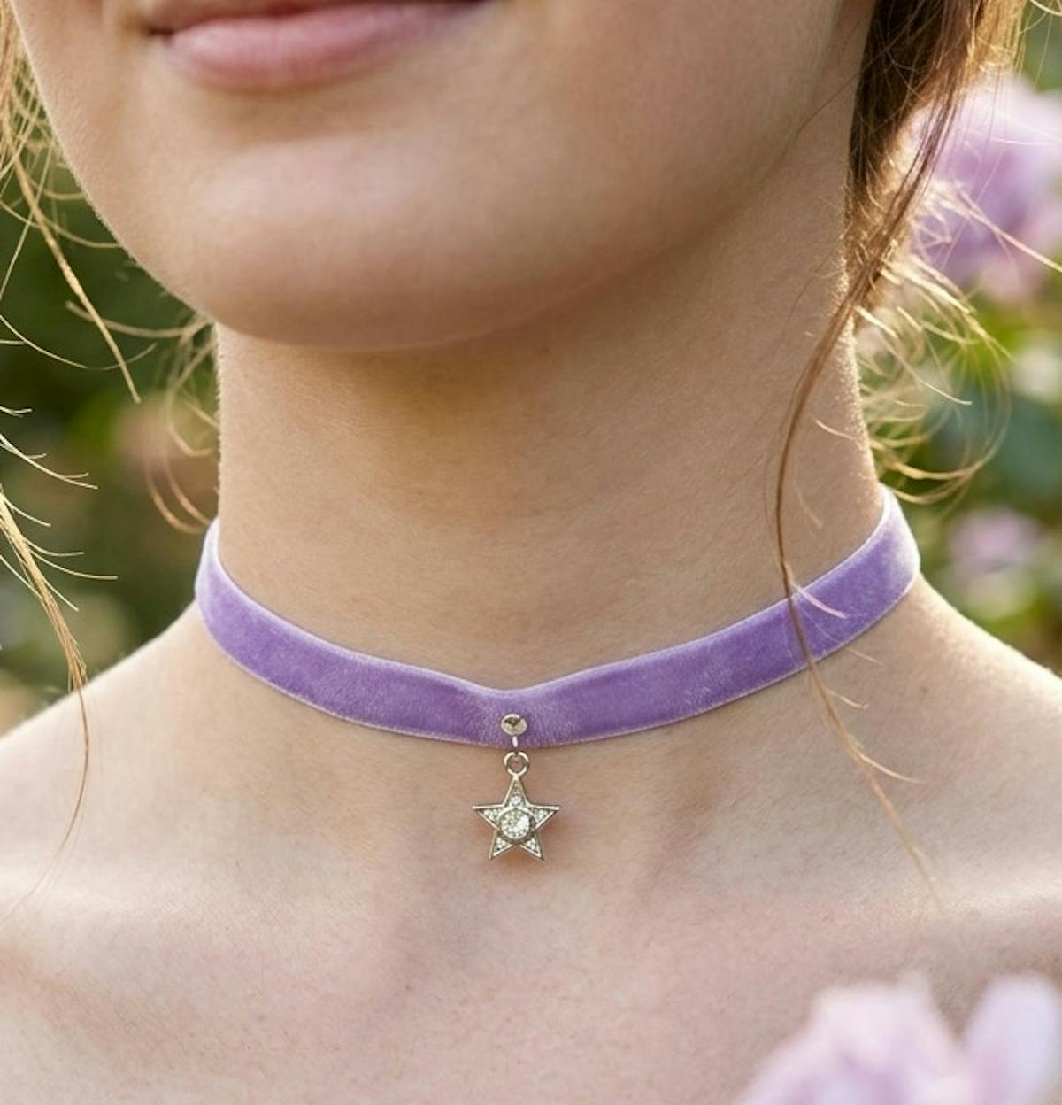 Create a high resolution image of a pretty model wearing this choker in a garden that highlights the design detail