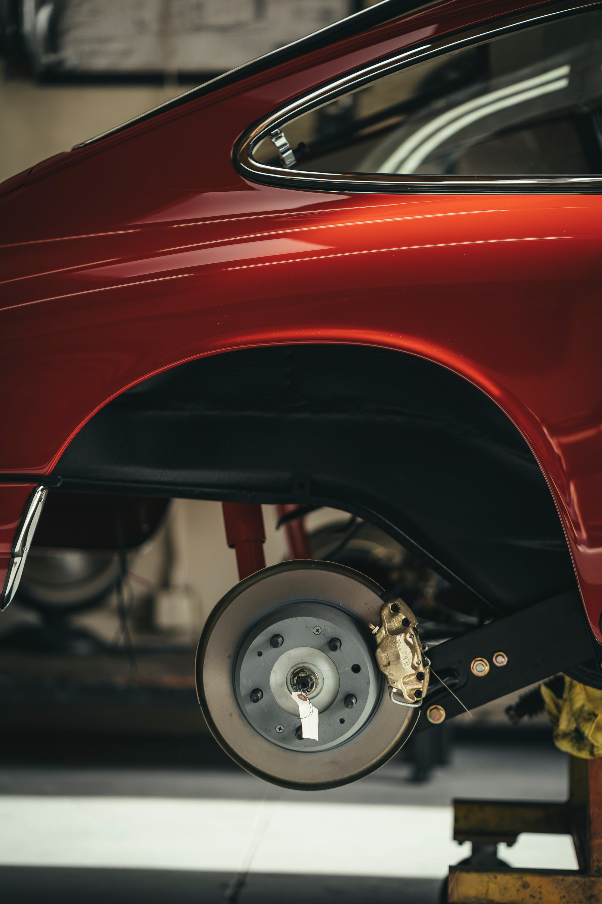 Red 912 on a lift at CPR.