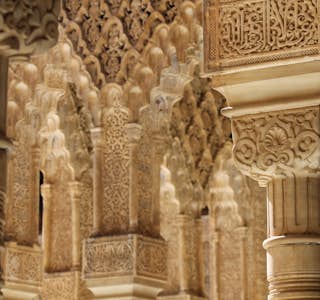 A different perspective of the Alhambra's gallery image