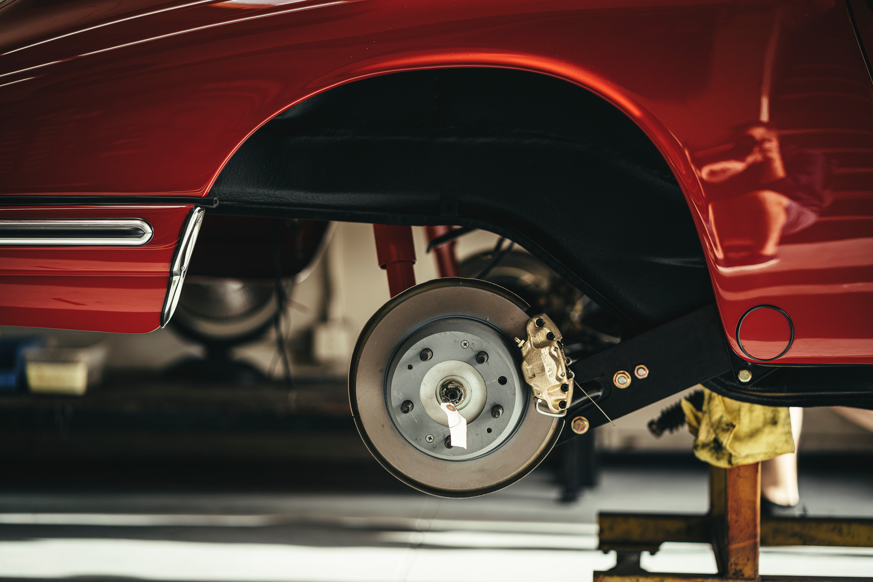 Red 912 on a lift at CPR.