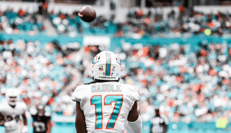 Jaylen Waddle, NFL parlay pick, parlay bet for NFL, best NFL parlay today, Week 8 parlay