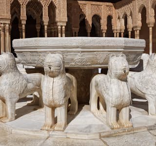 A different perspective of the Alhambra's gallery image