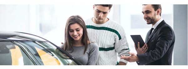 Acheter une voiture d’occasion quand on ne s’y connaît pas : à qui faire confiance ?