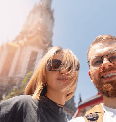 The Best Travel Groups for Young Couples