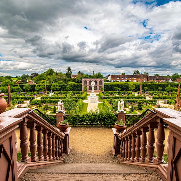 Kenilworth Castle - Stories of English History's main gallery image