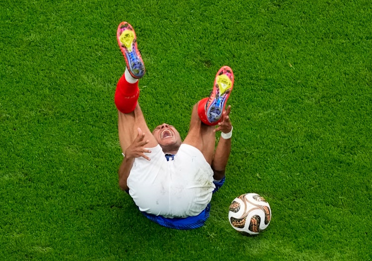 Polymarket live prediction market showing 2026 World Cup Golden Boot odds for Mbappe and Kane