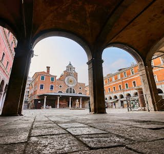 Enchanting Rialto: Discover the Vibrant Center of Venice's gallery image