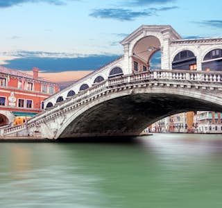 Enchanting Rialto: Discover the Vibrant Center of Venice's gallery image
