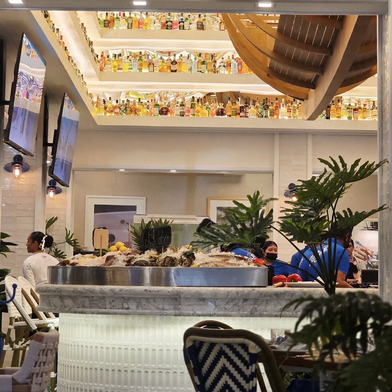 Users online share their moments in the inauguration of Campomar Cabo.