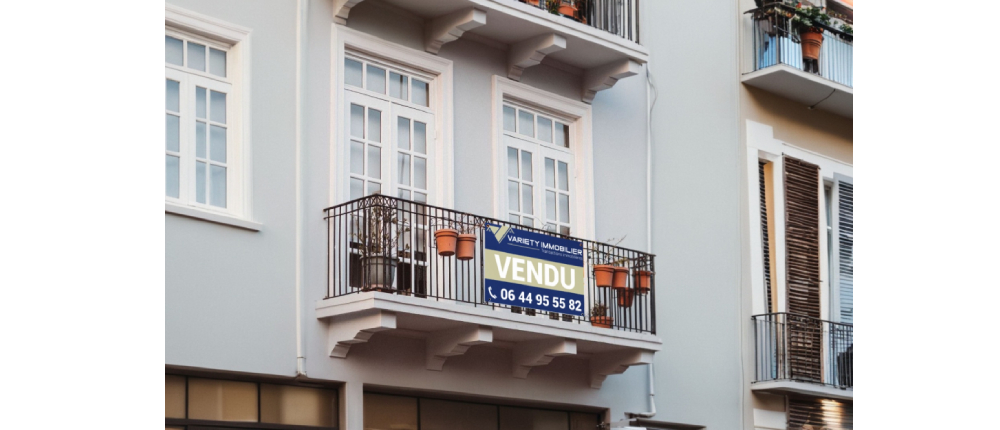 Panneau immobilier sur balcnon, idéal pour Agence immobilière