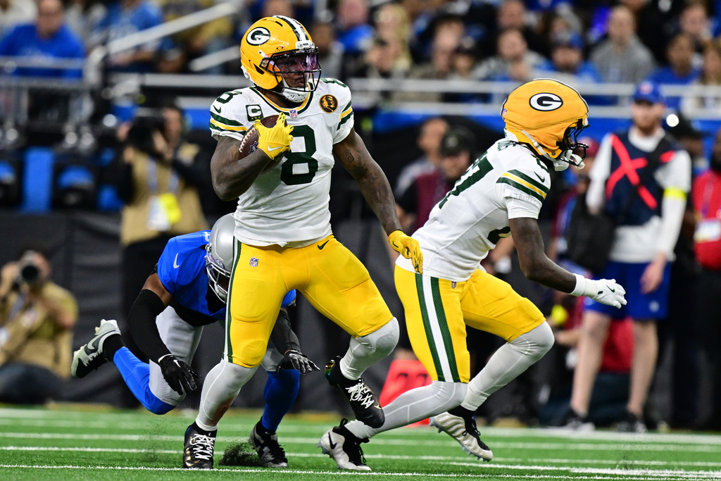 NFL anytime touchdown scorer predictions for Week 14 include Jonathan Taylor, Josh Jacobs [2025]