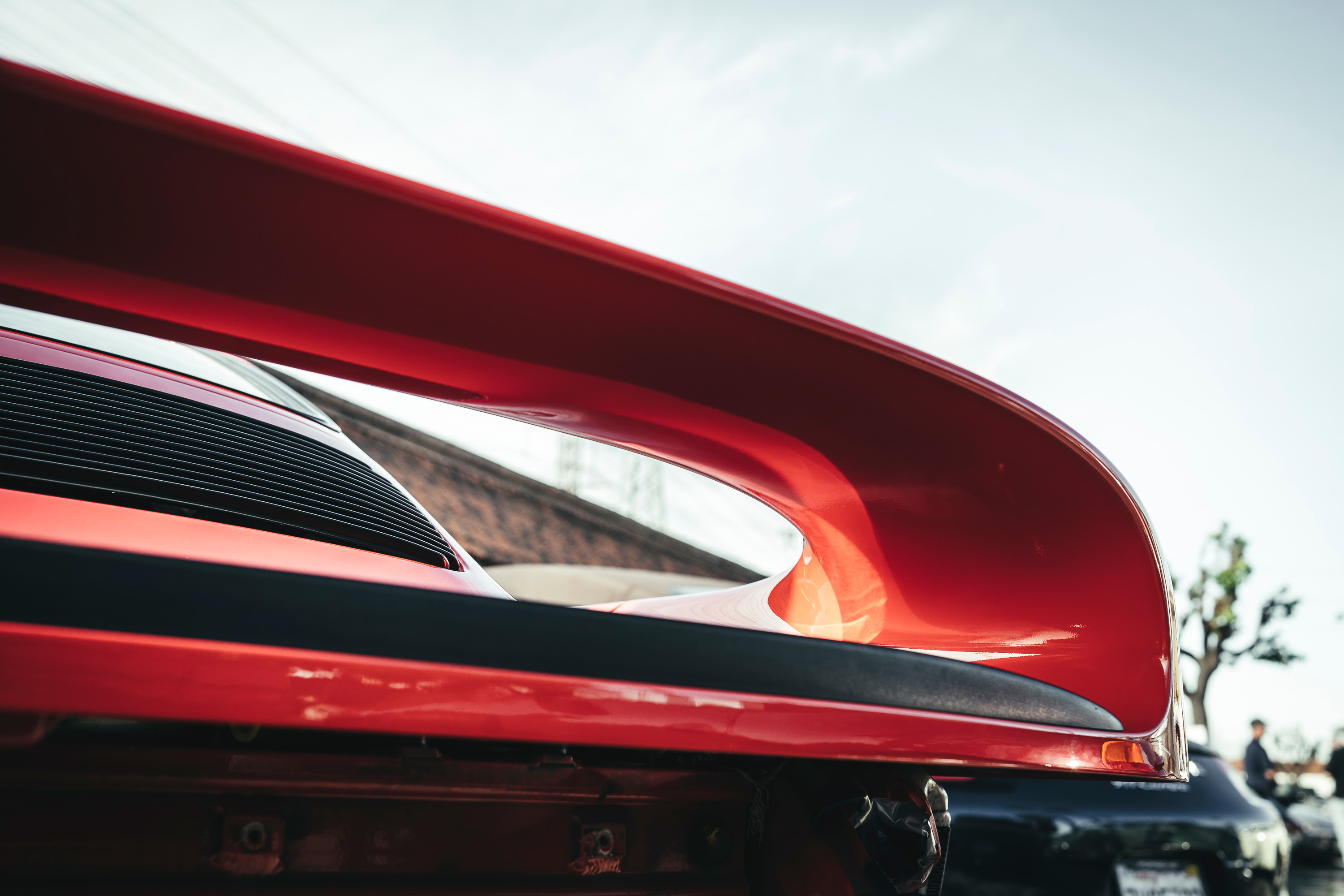 The rear wing on a Porsche 959 at Callas Rennsport.