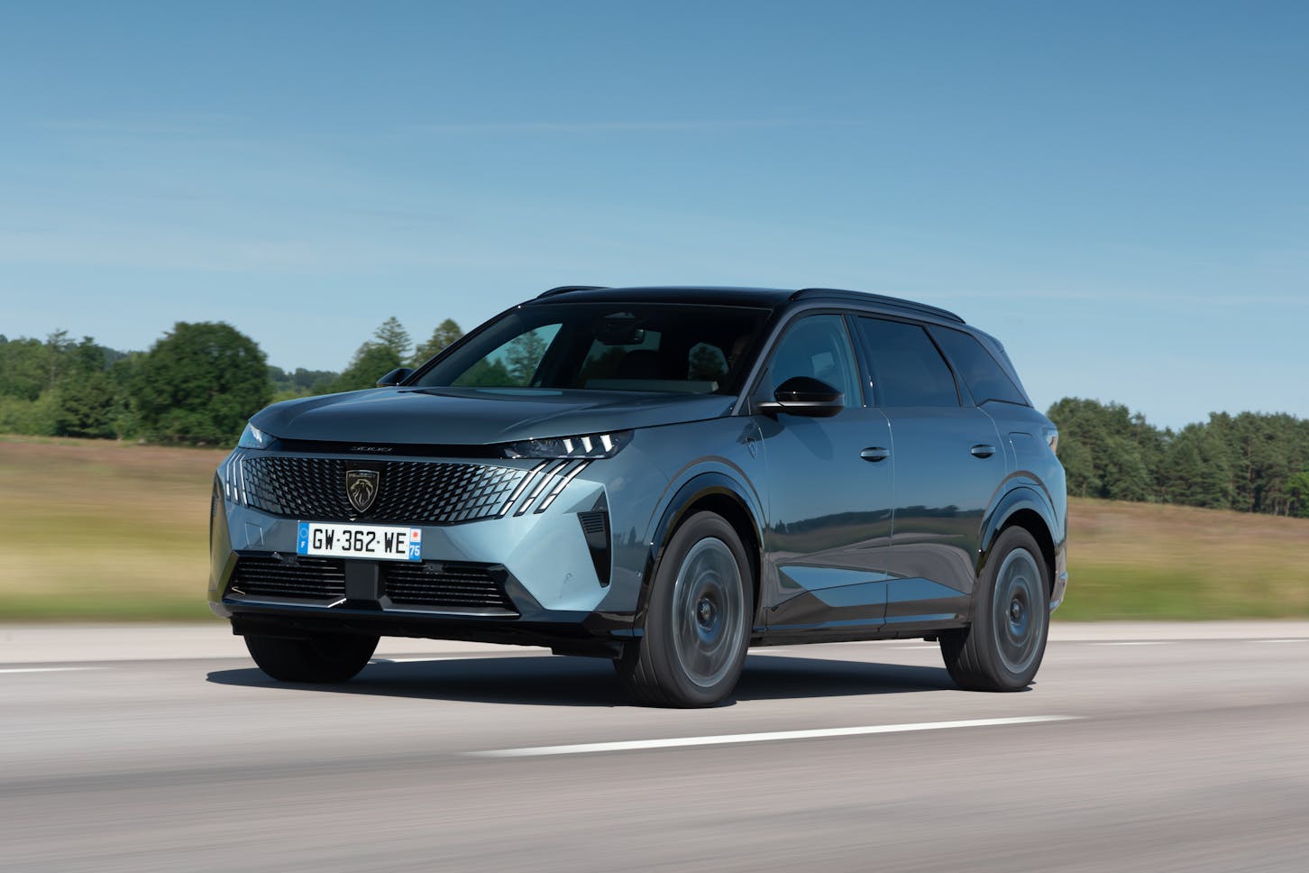 Ein Peugeot 5008.