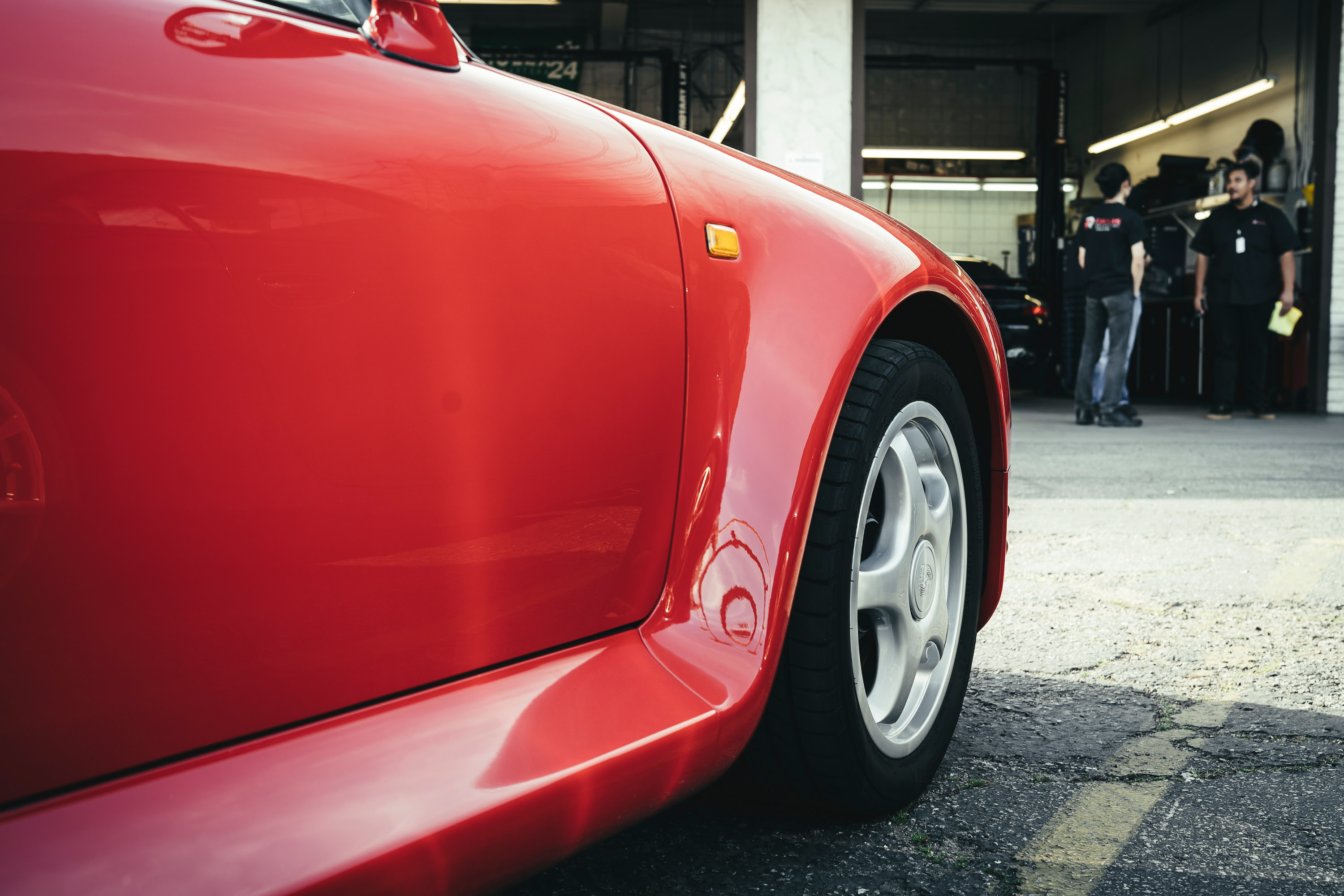 The front fender on a Porsche 959 at Callas Rennsport.