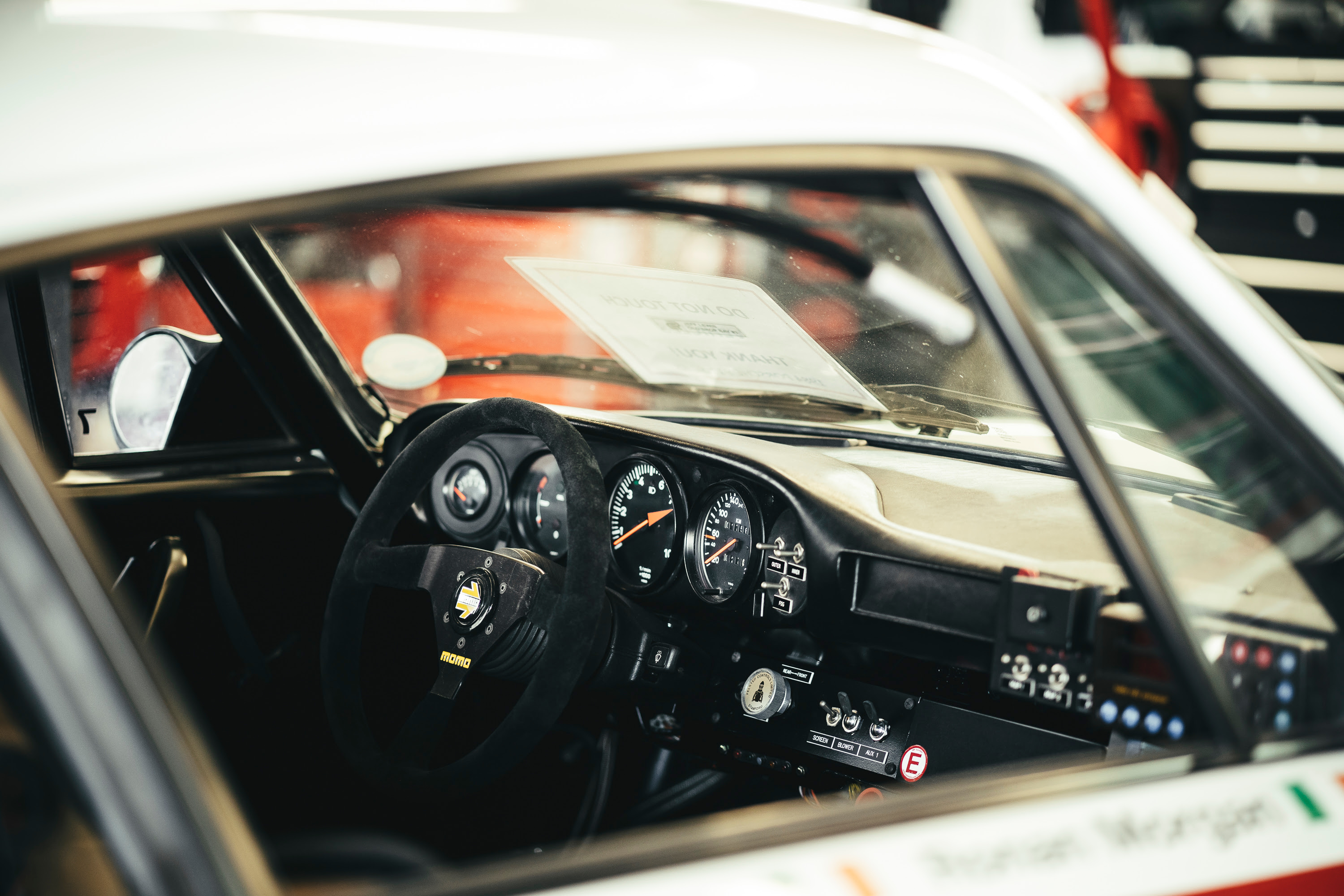 A Rothmans livery 911.