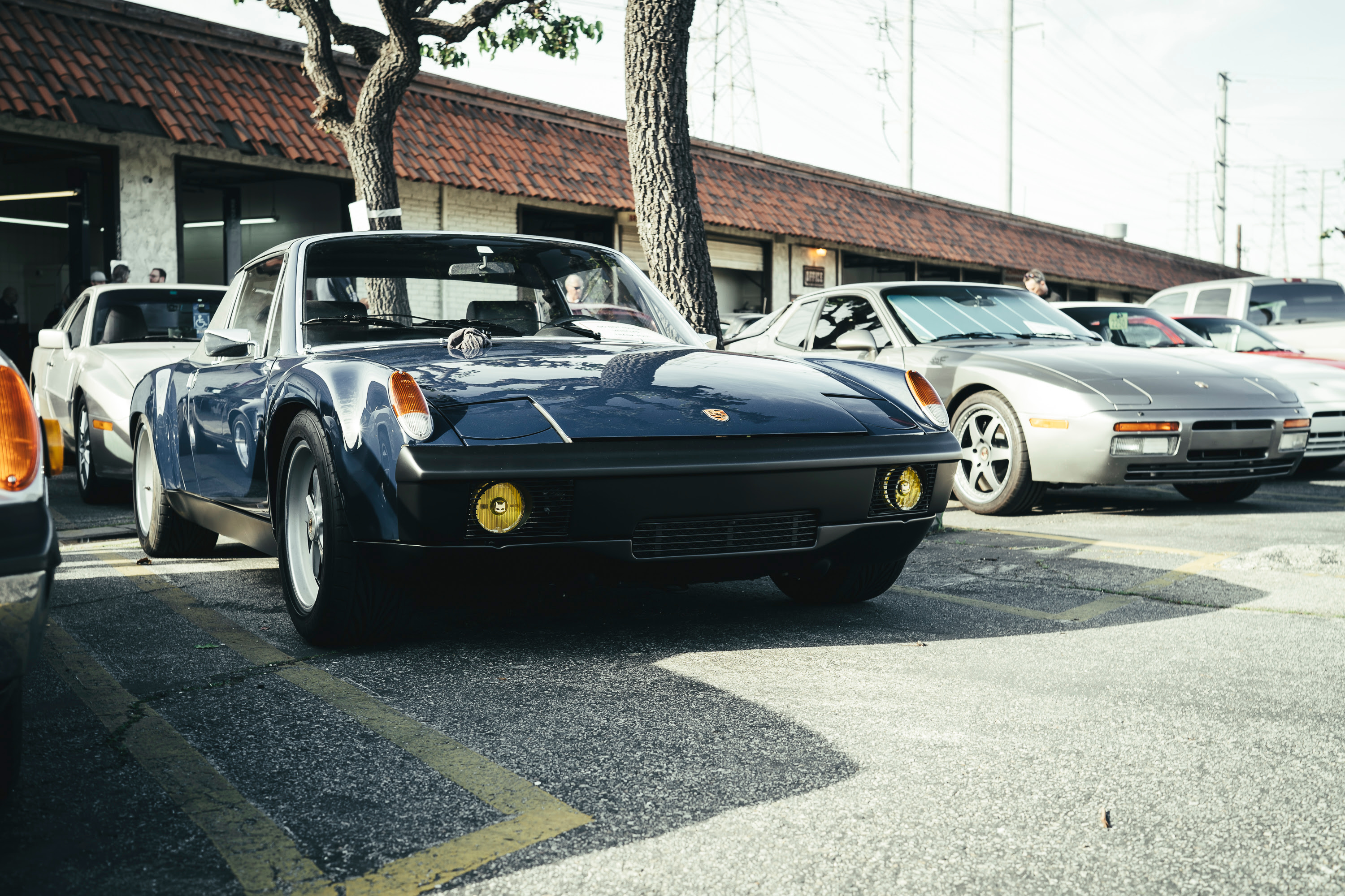 A blue Porsche 914-6 at Callas Rennsport open house.