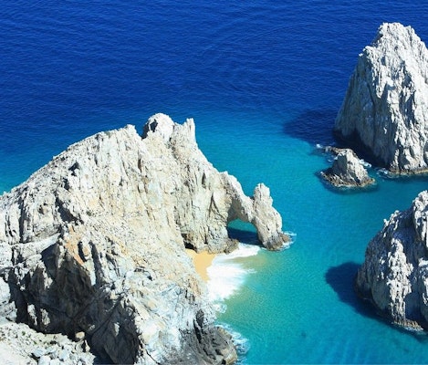 Where to Party in Los Cabos for NYE 2025?