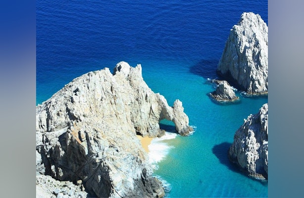 Where to Party in Los Cabos for NYE 2025?