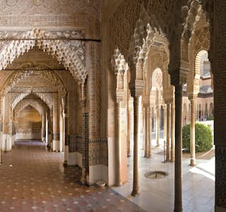 A different perspective of the Alhambra's gallery image