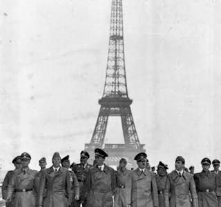 Walking Tour of the Eiffel Tower's gallery image