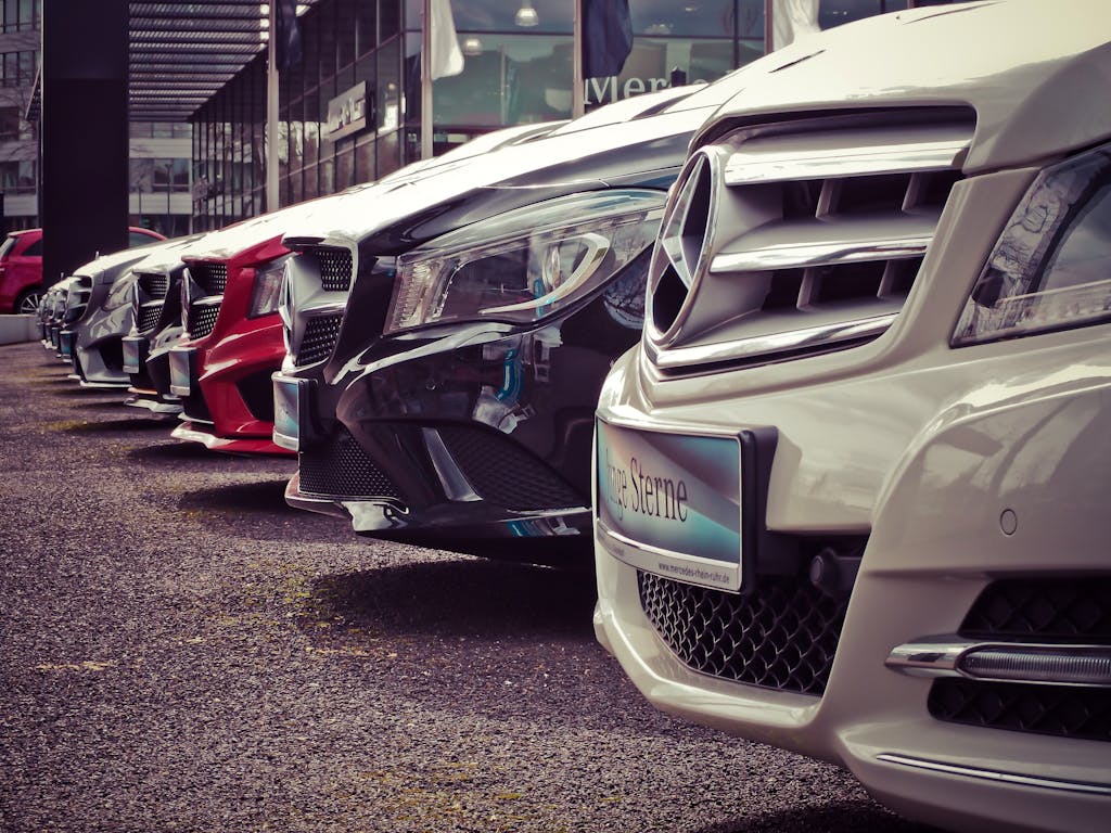 https://www.pexels.com/photo/mercedes-benz-parked-in-a-row-164634/ The German automobile industry would benefit from reduced import tariffs on cars if the Mercosur deal with the EU is rationalized