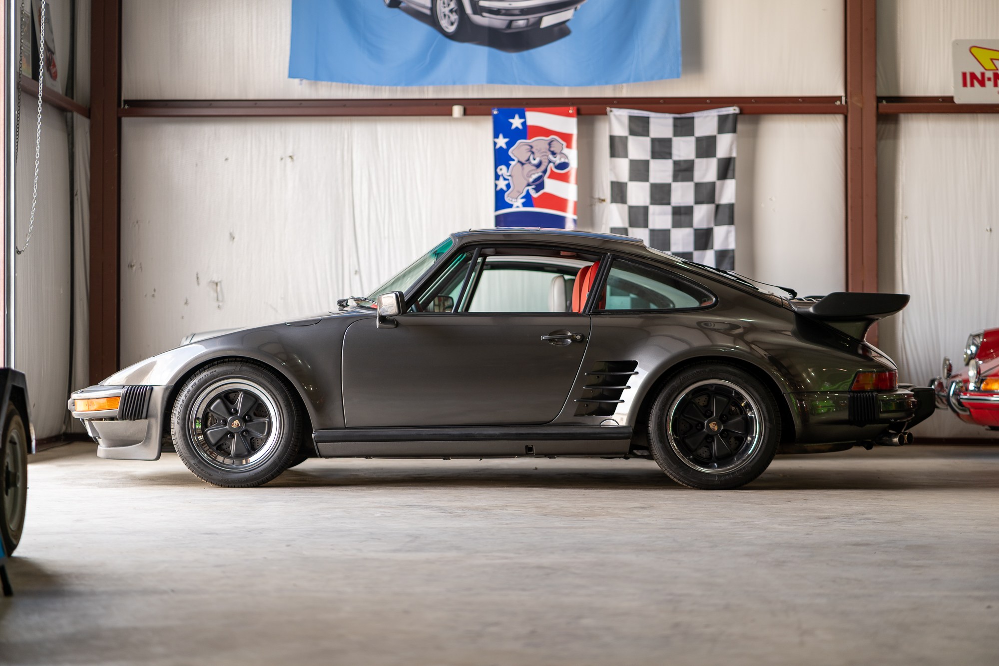 930 Turbo Slantnose with Lipstick Red interior