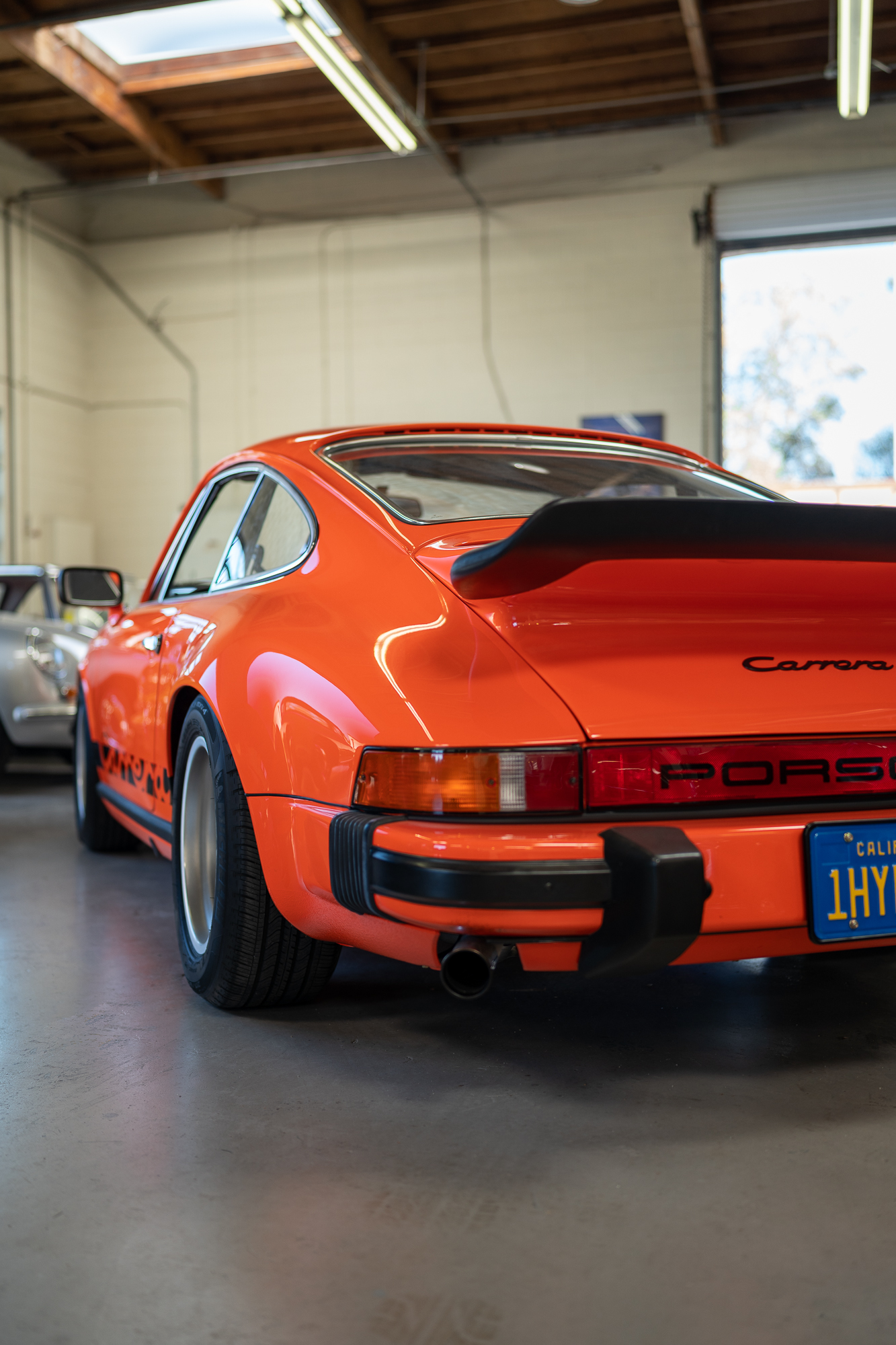 Orange on Black Carrera