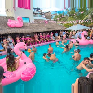 With a central pool to enjoy just in front of the ocean